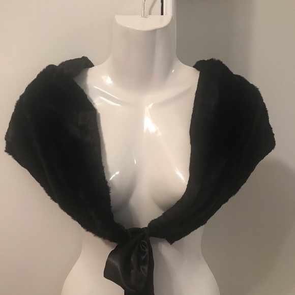 Nicole Miller black fur shrub. - Picture 1 of 5